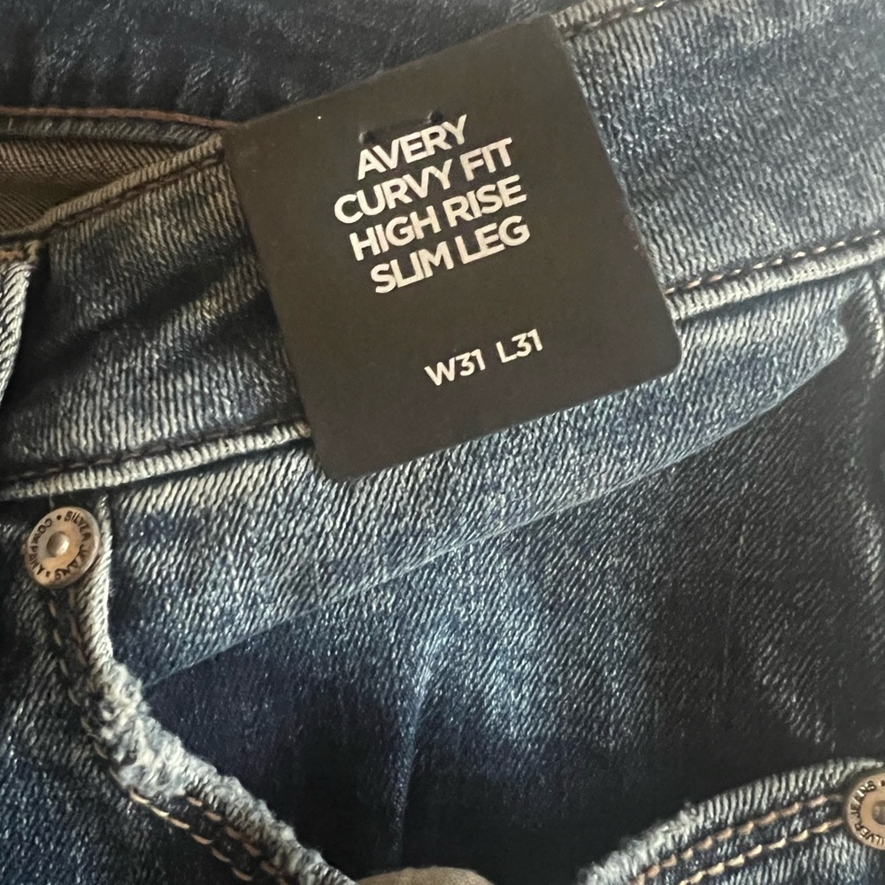 NWT Silver Jeans Co Avery Slim Leg, Size 31